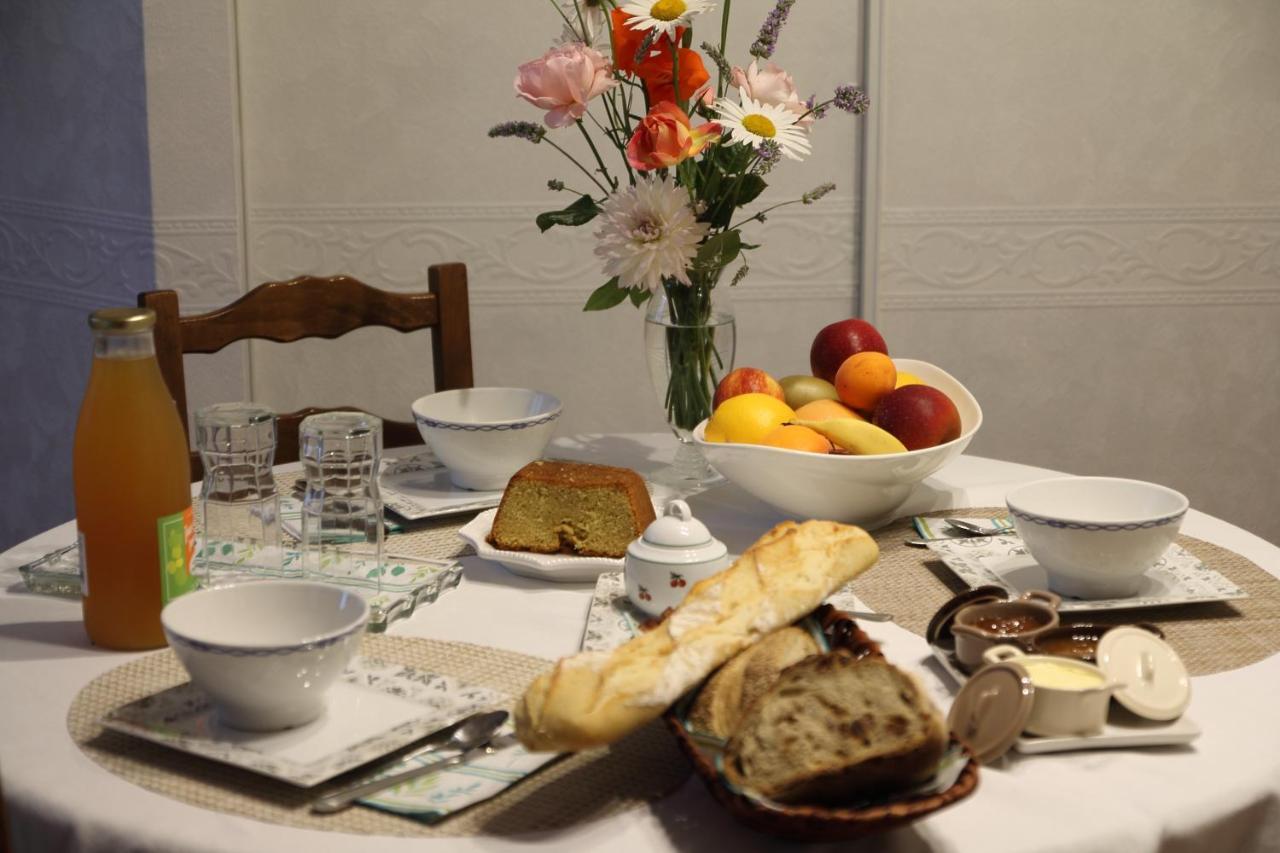 Chambre D Hote La Roussiere Saint-Ouen-Des-Toits Eksteriør billede